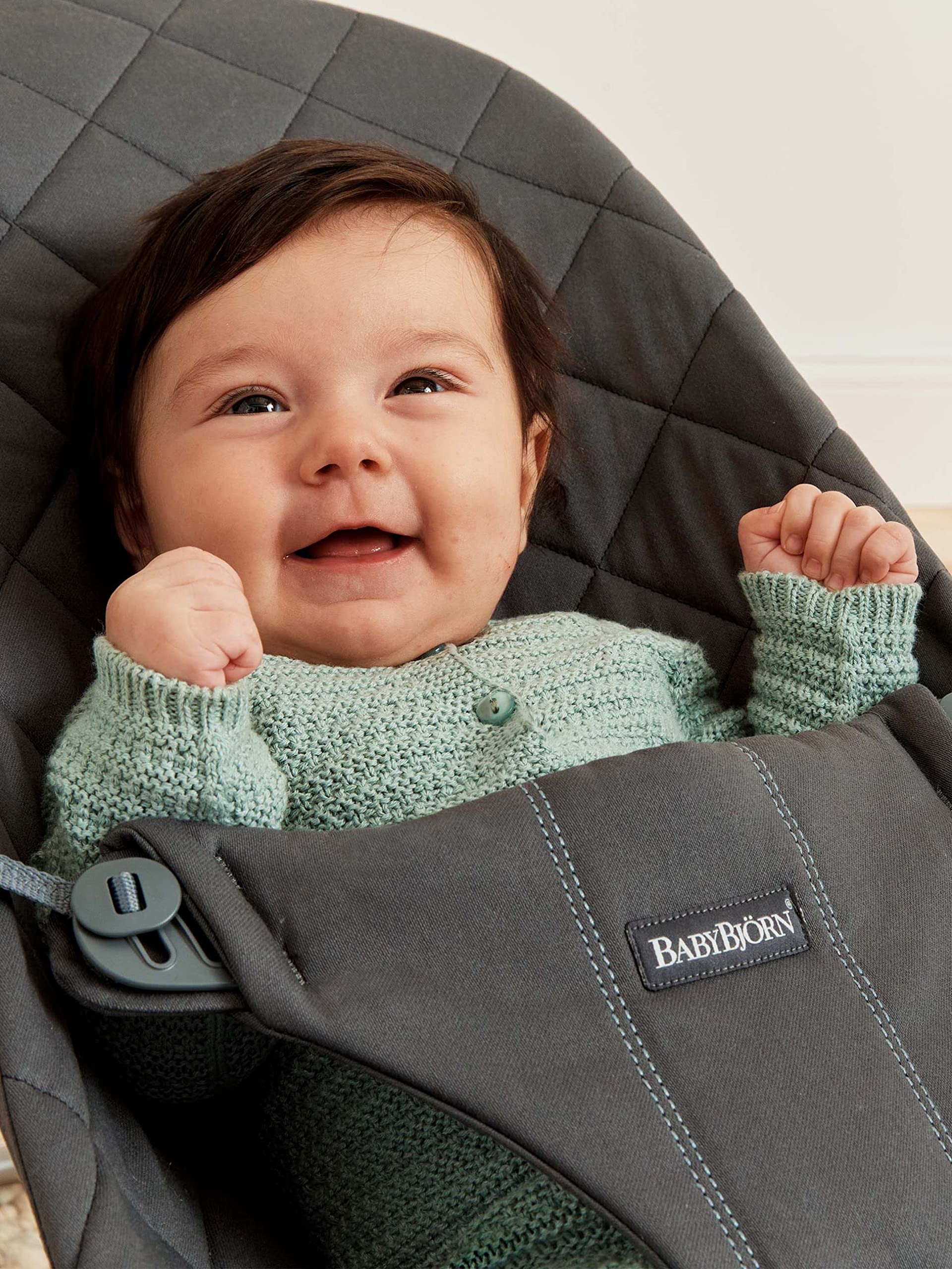 BabyBjörn Bouncer Bliss newborn support angle demonstrates ergonomic seating for early weeks.