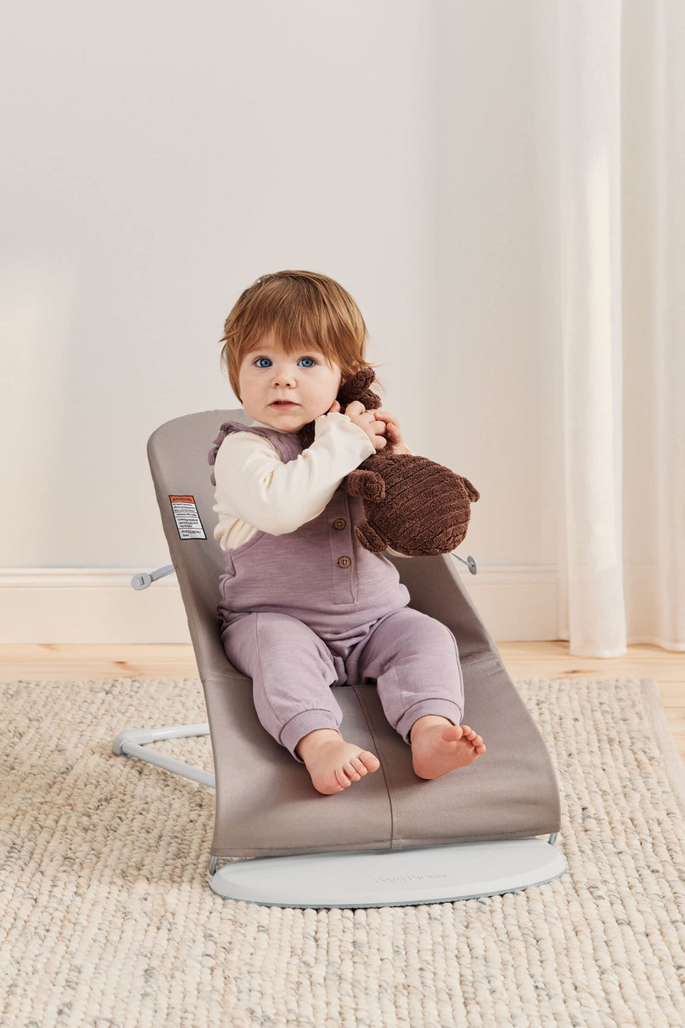 No infant insert needed with BabyBjörn Bouncer Bliss for simple setup.