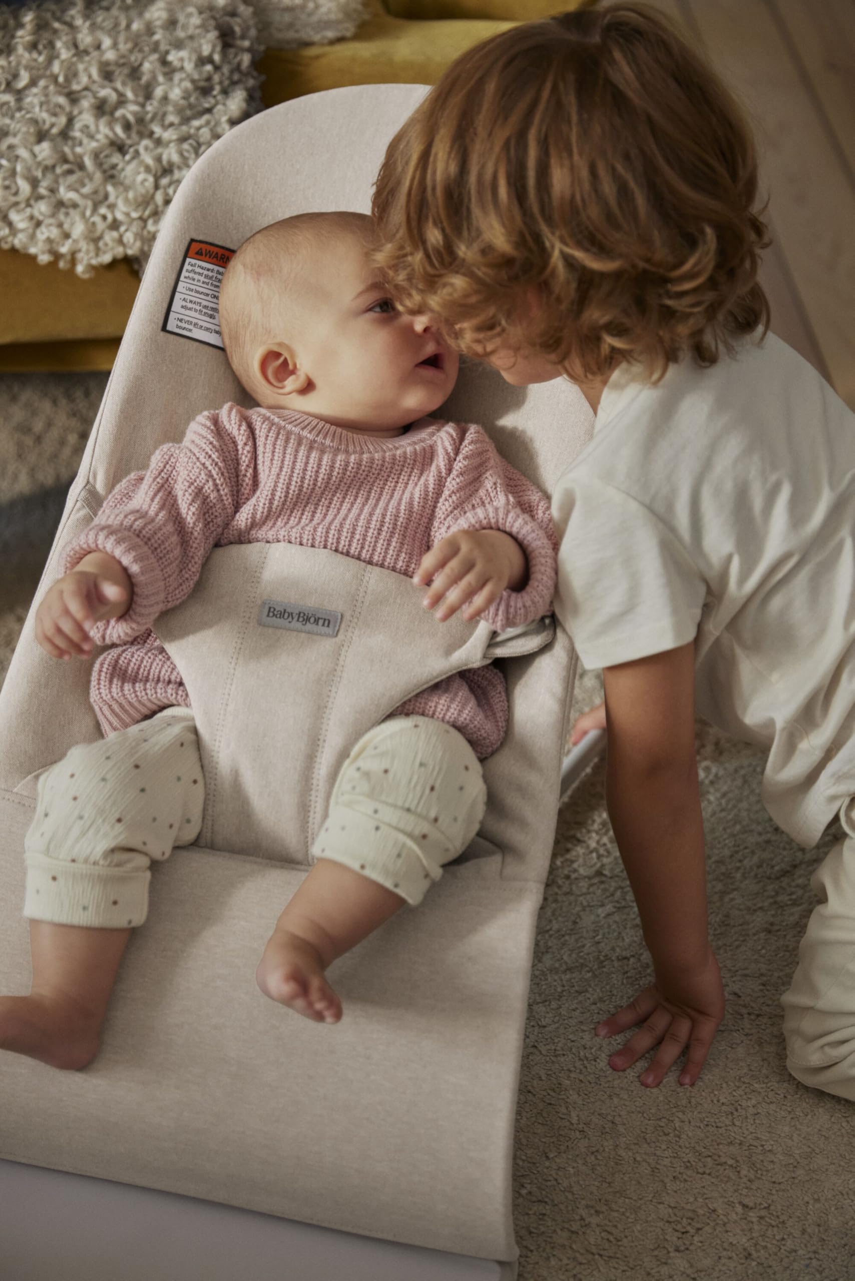 BabyBjörn Bouncer Bliss reversible fabric seat, growing with child through switching modes.