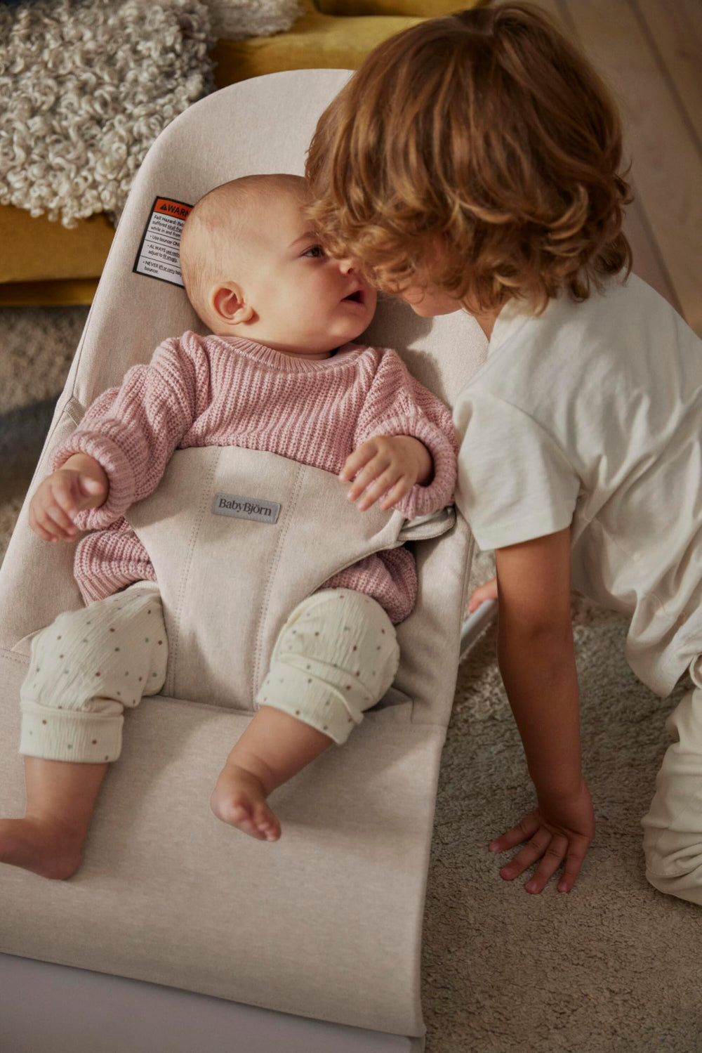 BabyBjörn Bouncer Bliss reversible fabric seat, growing with child through switching modes.