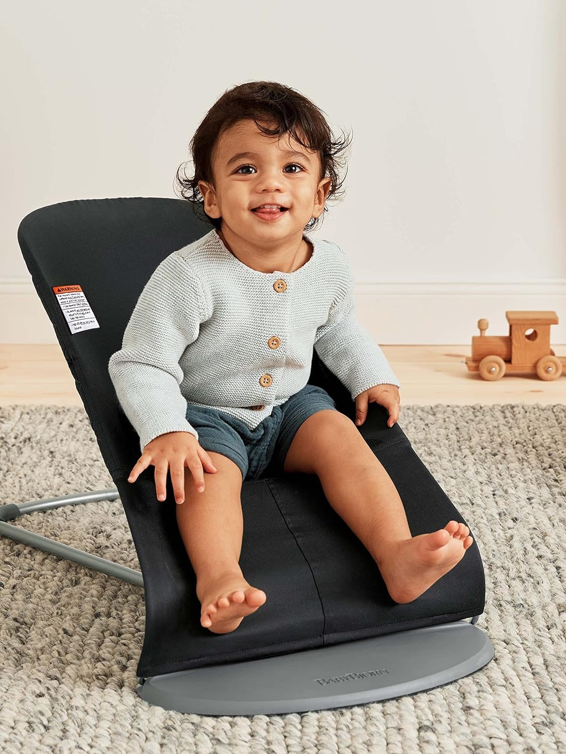 Secure safety harness on BabyBjörn Bouncer Bliss ensures baby stays secure.
