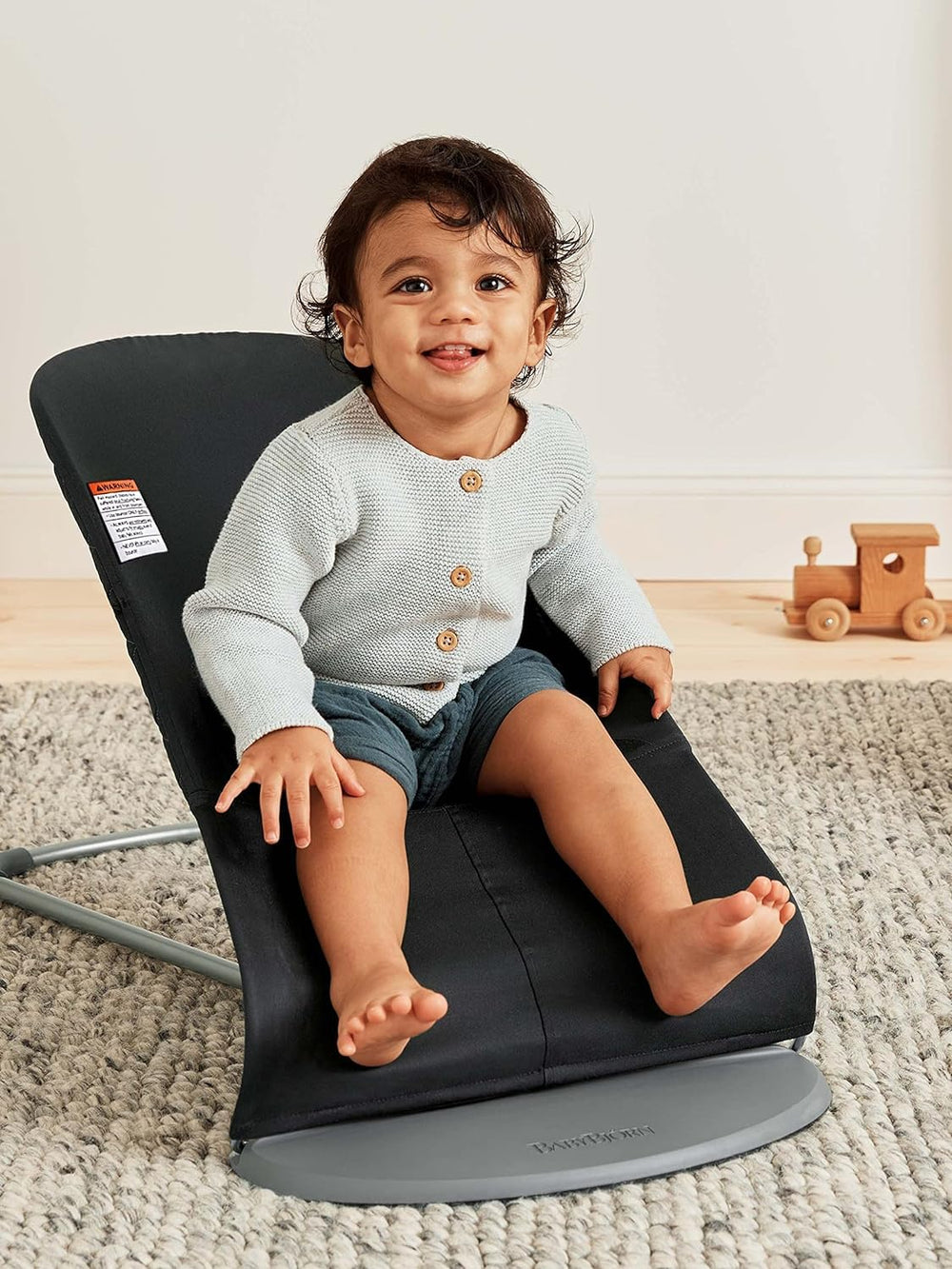 Secure safety harness on BabyBjörn Bouncer Bliss ensures baby stays secure.