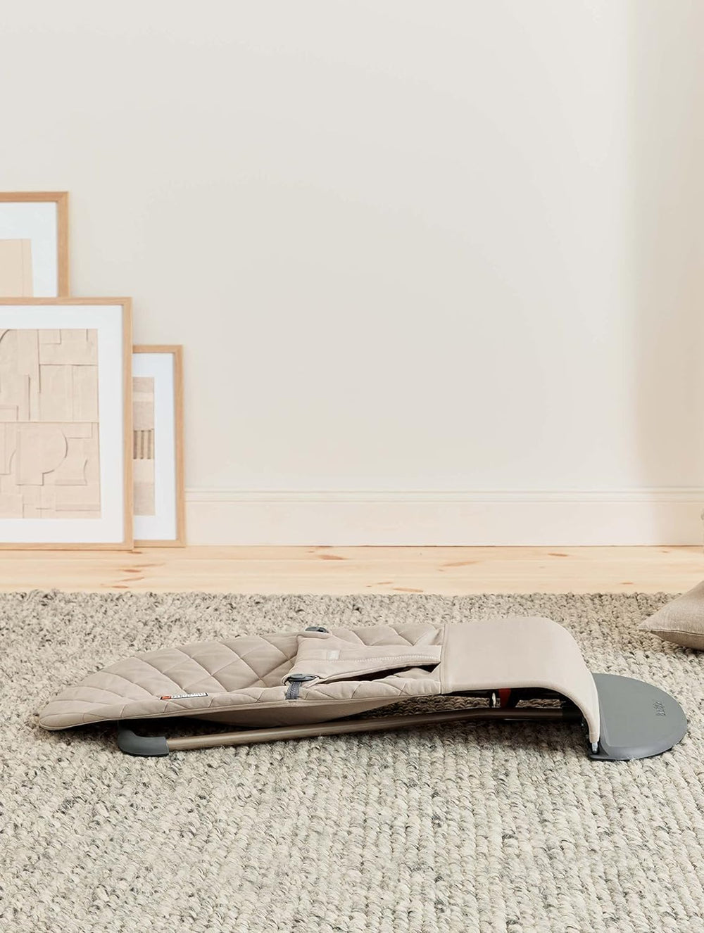 IHDi hip-friendly recognition of BabyBjörn Bouncer Bliss sand gray when used as directed.