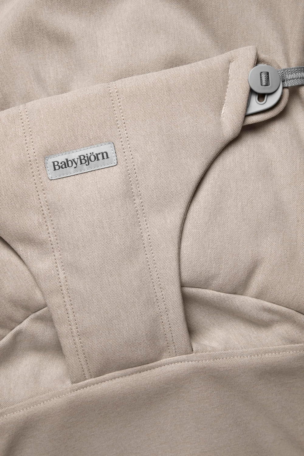 BabyBjörn Bouncer Bliss soft fabrics, a cozy surface for baby to snuggle.