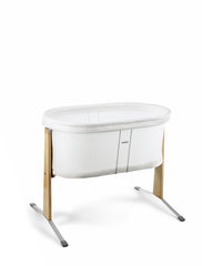 BabyBjörn cradle white front view with low height for safe supervision.