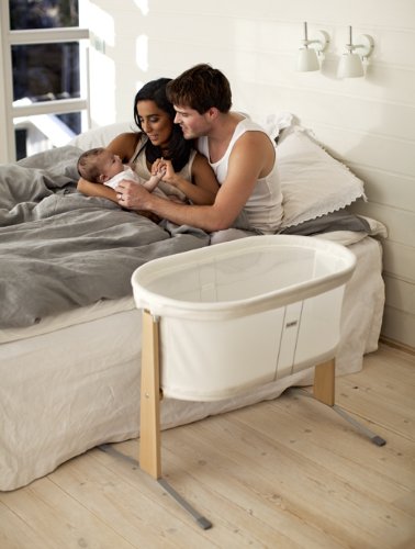 BabyBjörn cradle white mesh side view highlights breathable fabric.