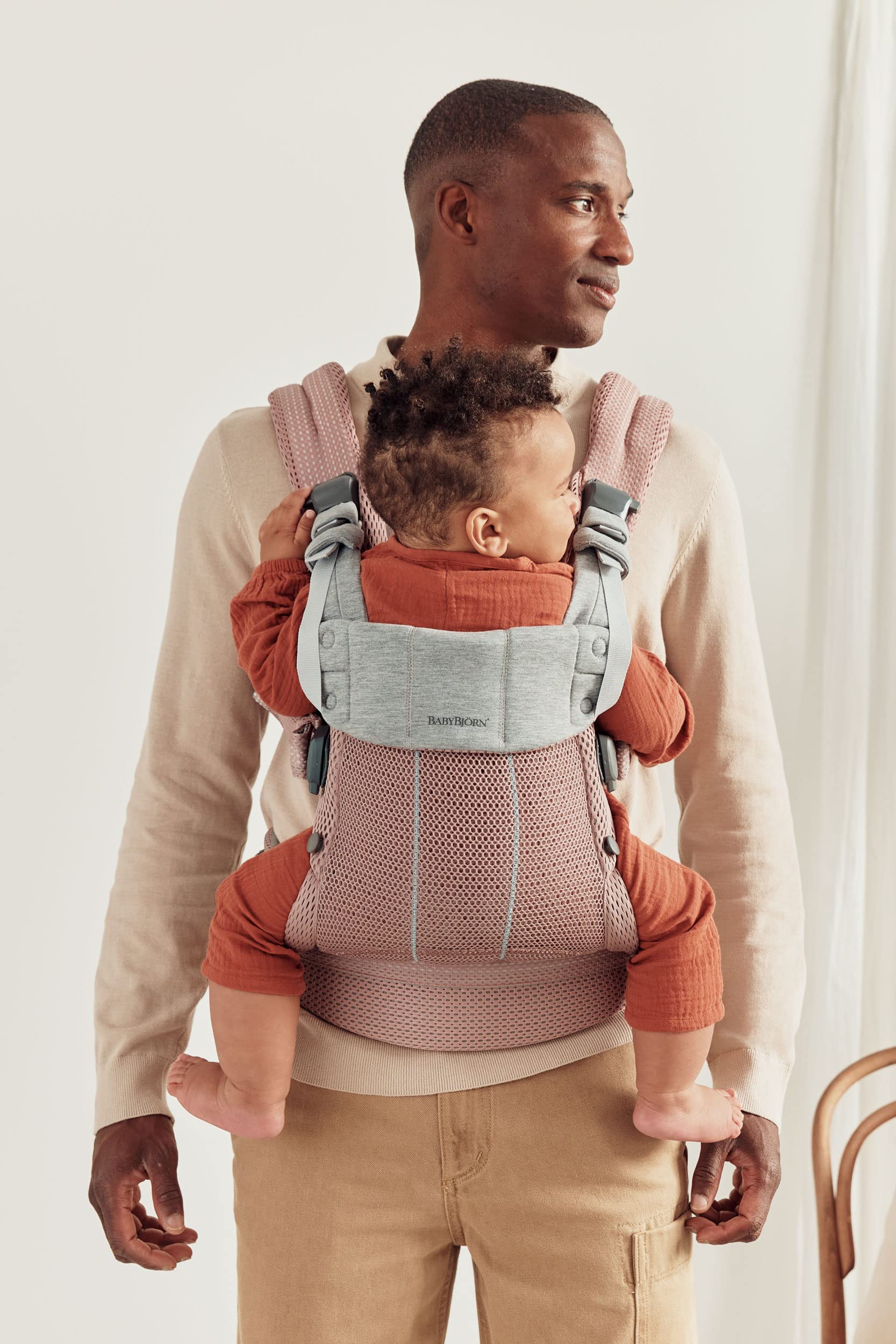 BabyBjörn Harmony 3D mesh close-up illustrating airy, cool wearing