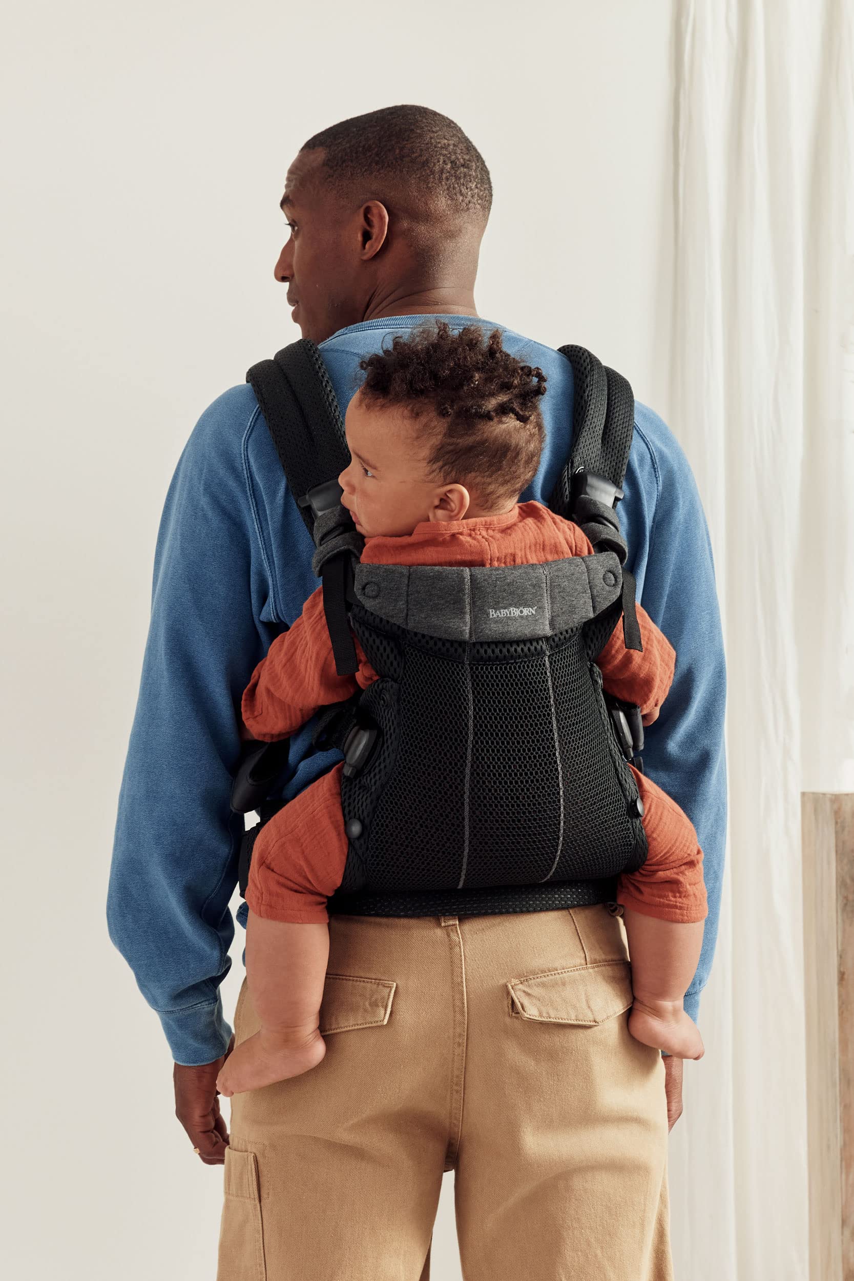 BabyBjörn Harmony baby-facing-in position shows closeness and security.