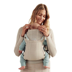 BabyBjörn Harmony cream 3D mesh close-up shows breathable fabric for all-day comfort