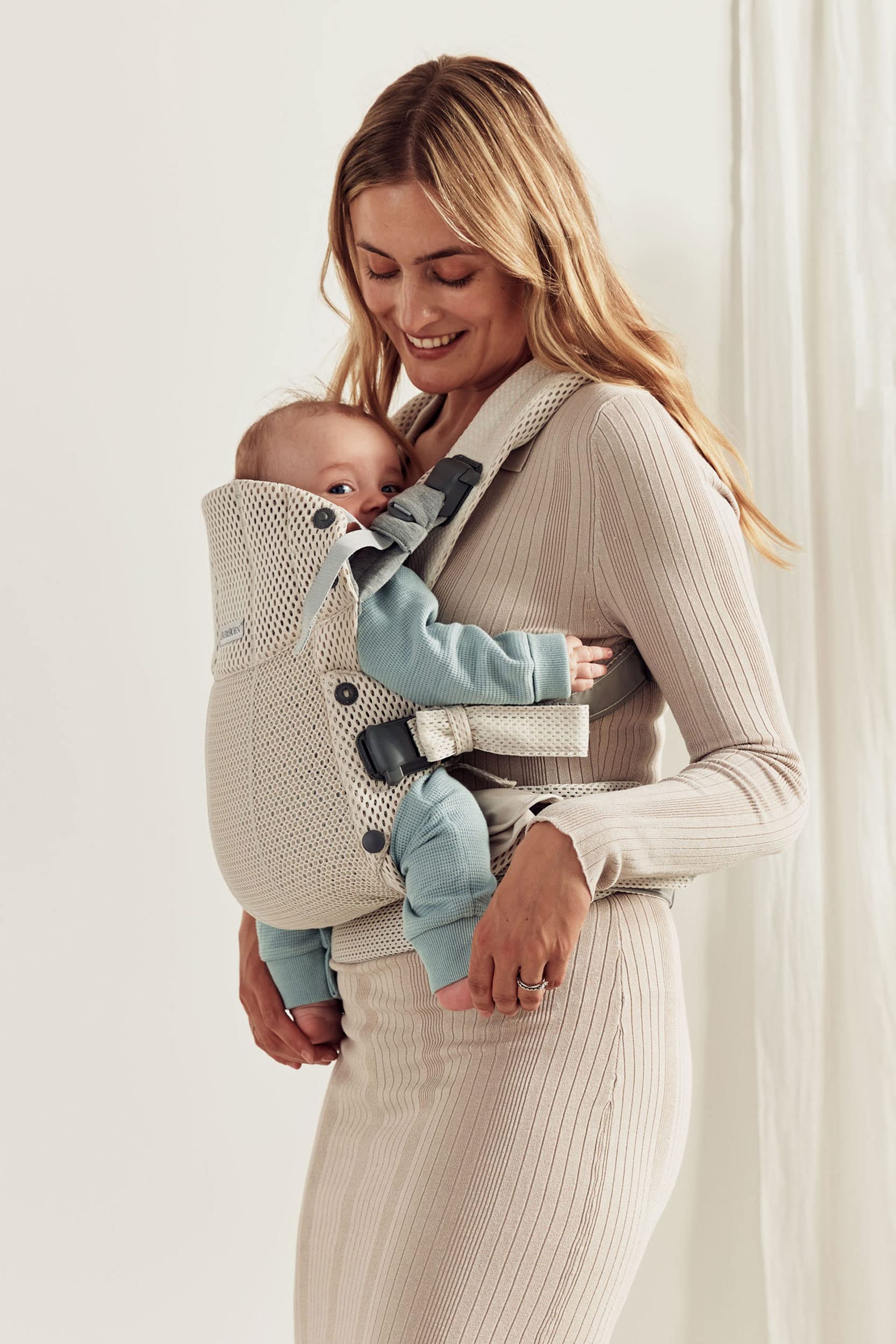 BabyBjörn Harmony facing-out position offers engaging exploration for baby