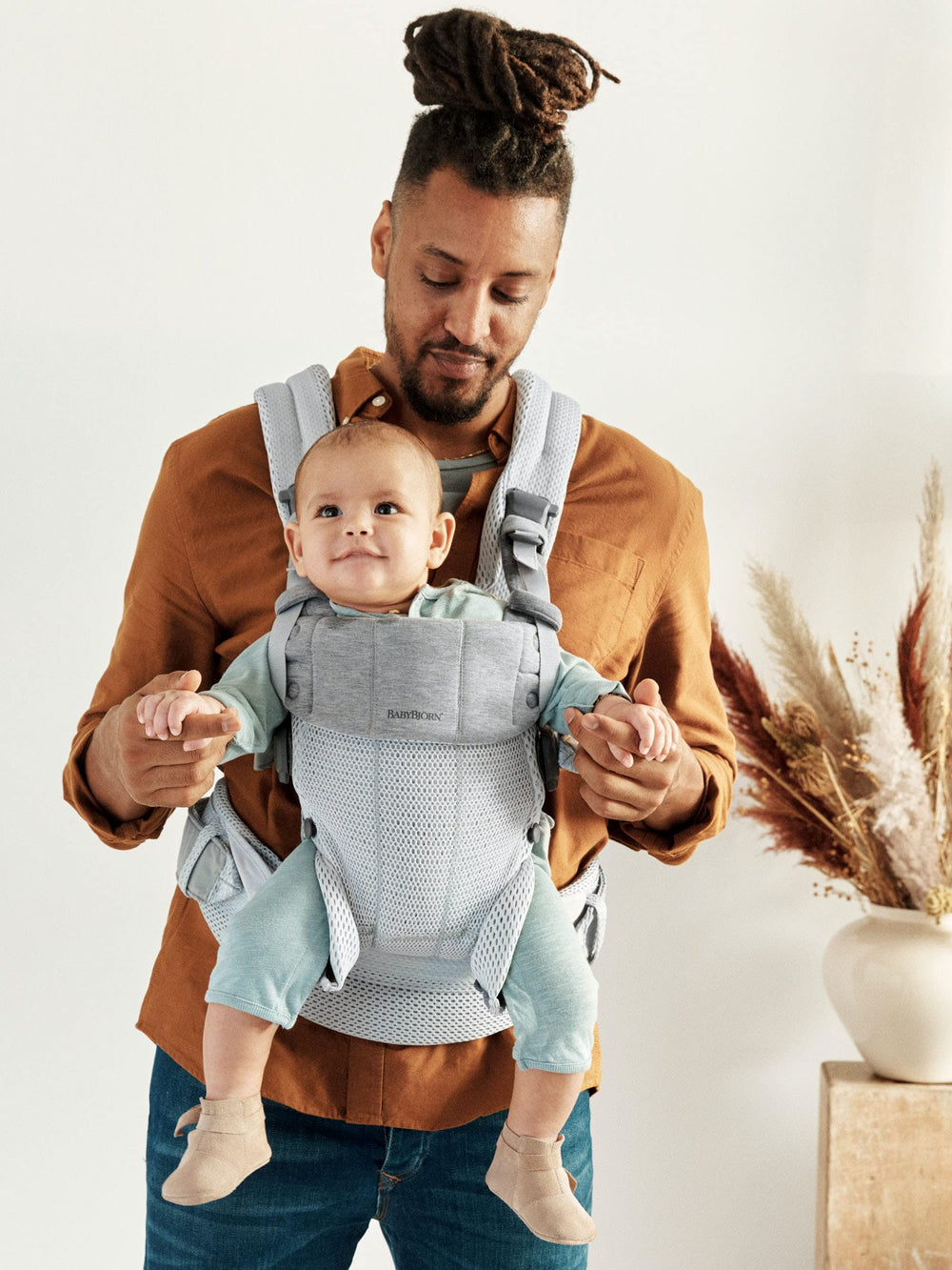 Face-out position encourages curiosity while keeping a secure hold