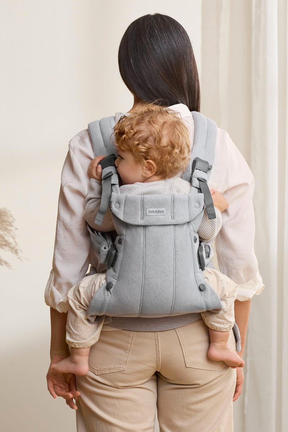 BabyBjörn Harmony lightweight design packs easily into a stroller.