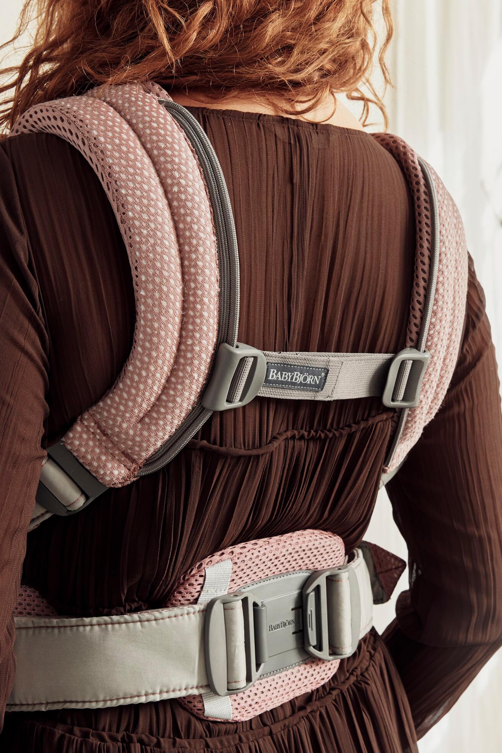 BabyBjörn Harmony compact, lightweight design shown for easy packing