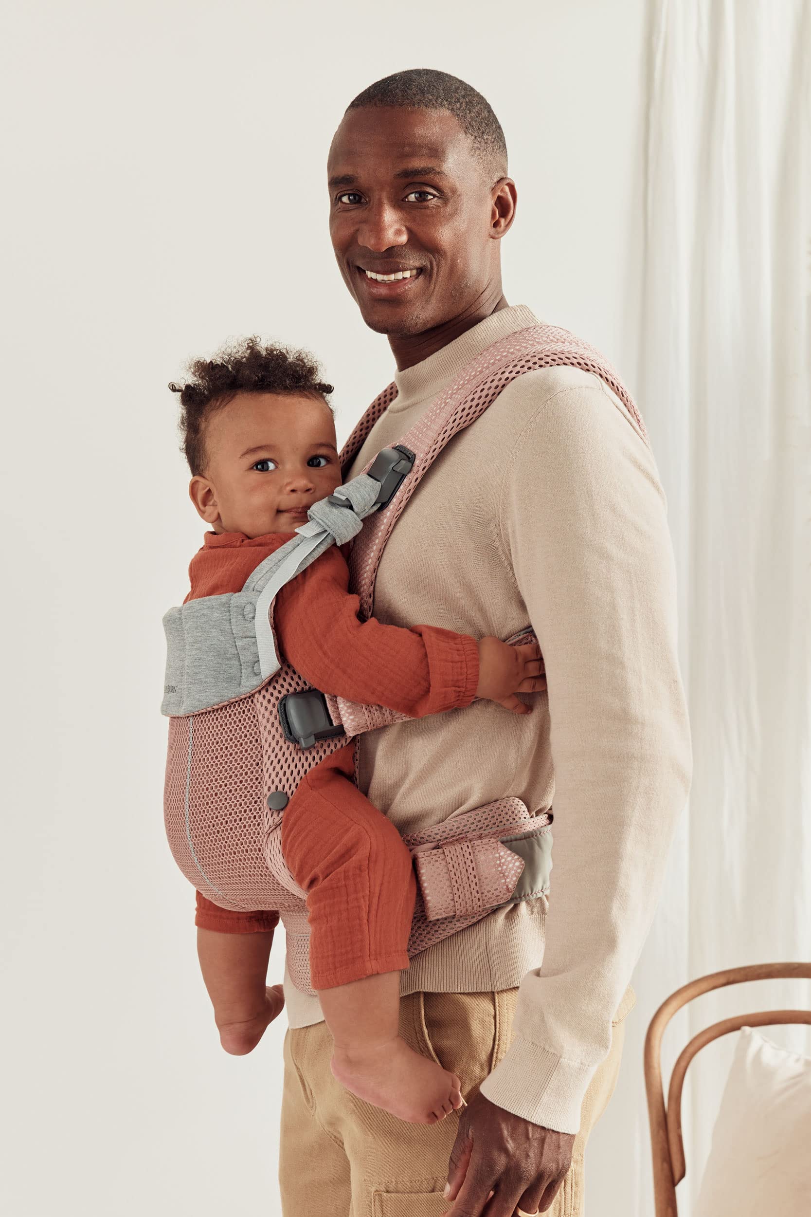 BabyBjörn Harmony newborn-position close-up showing secure, close contact