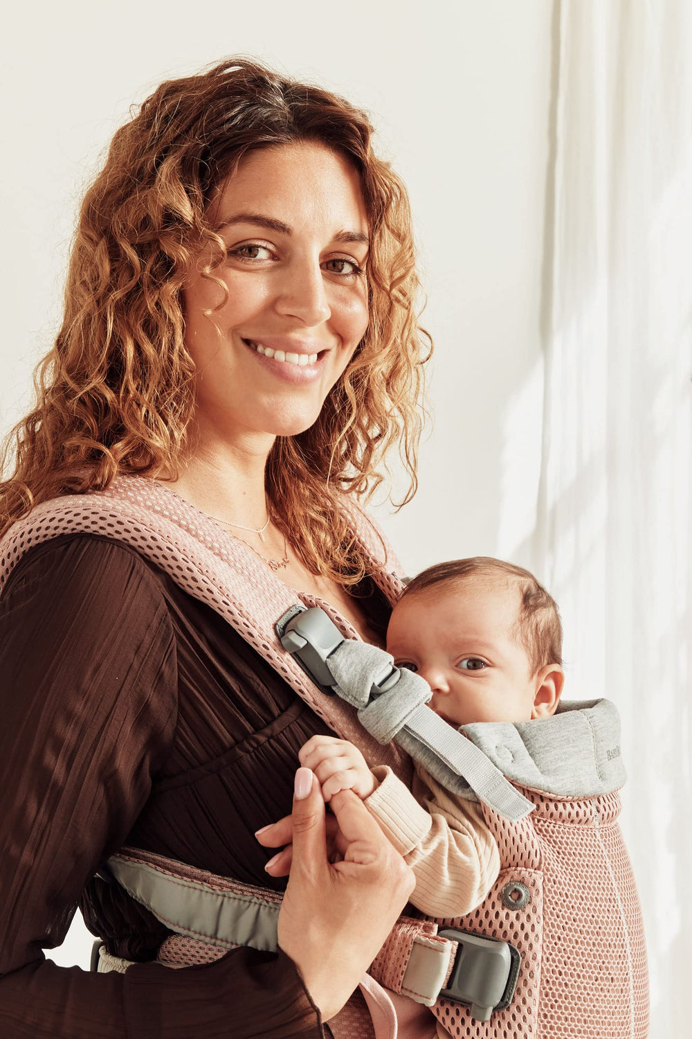 BabyBjörn Harmony padded waist belt for weight distribution and comfort