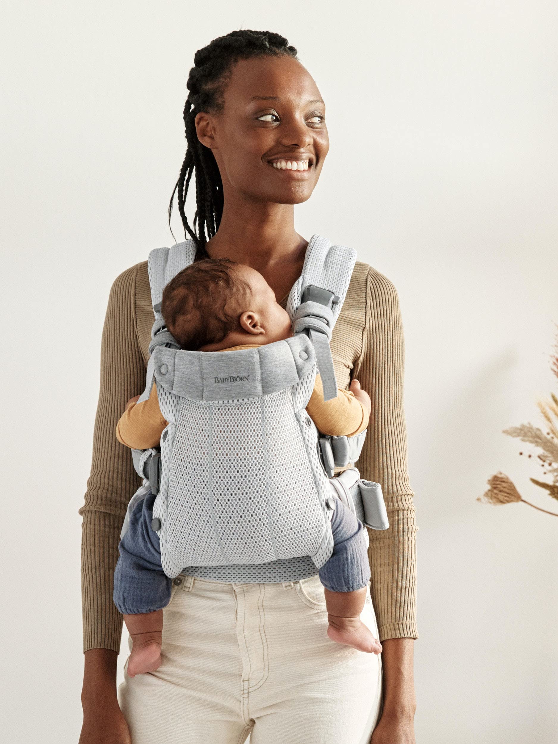 Harmony waist belt relieves pressure for long, comfortable baby carrying