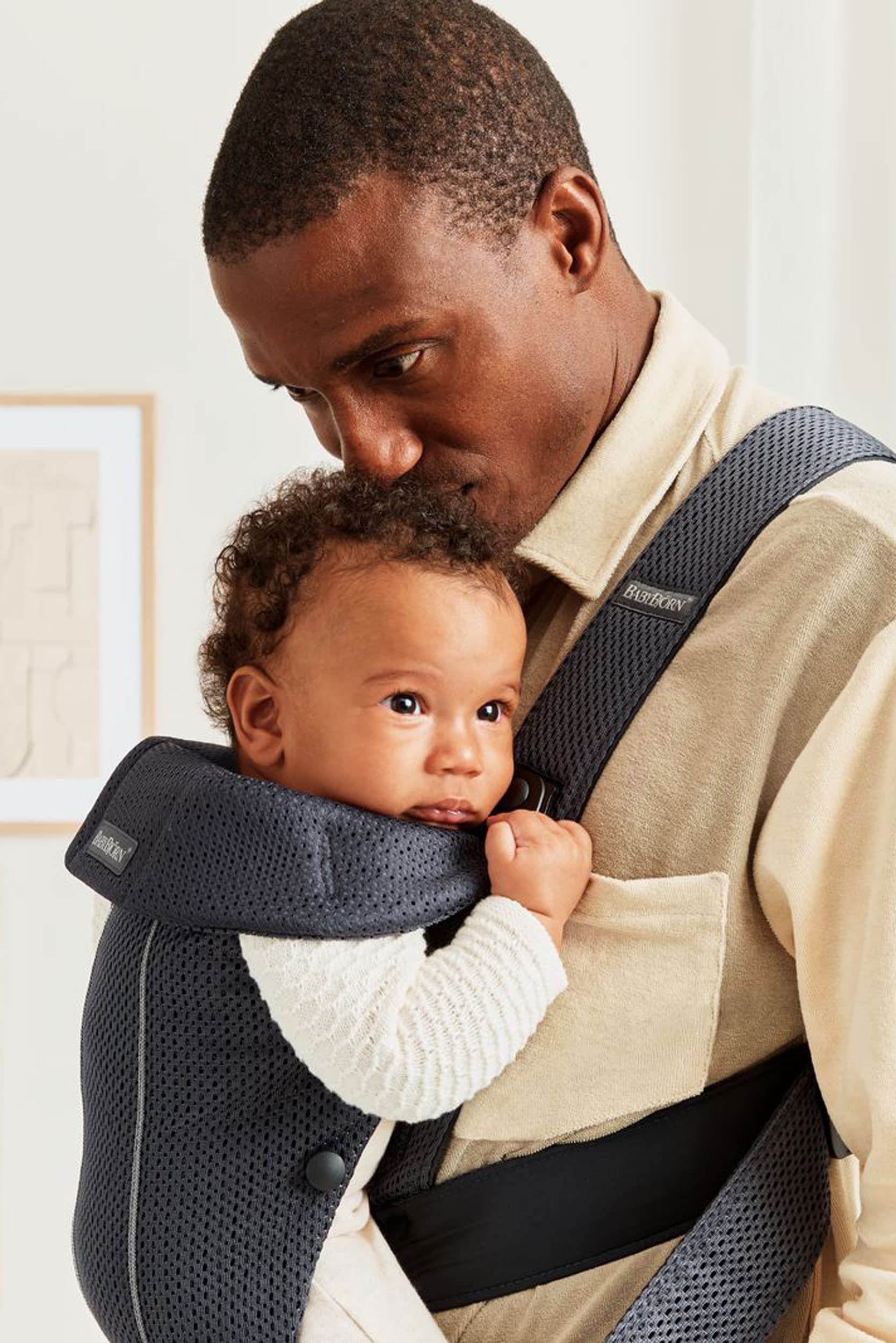 BabyBjörn Mini machine-washable fabric for easy cleaning