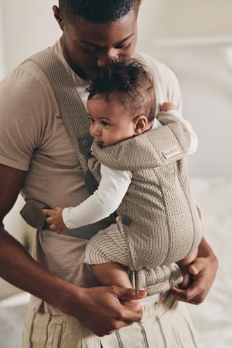 BabyBjörn Mini newborn-friendly design enables calm, close bonding moments.