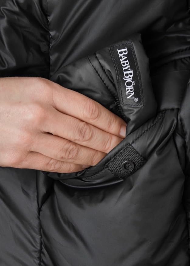 Wind and water-repellent fabric protects BabyBjörn cover outdoors