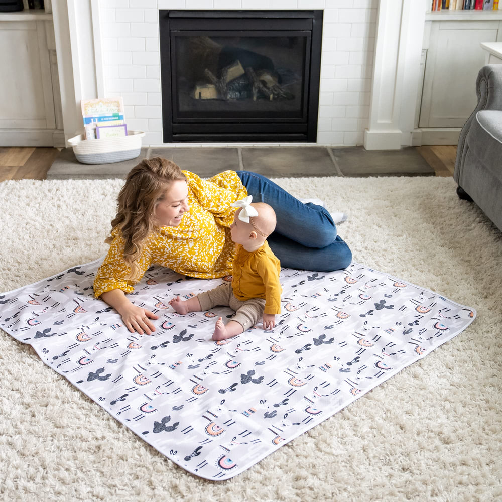 BABYBOET Splat Mat wipe-clean surface for easy cleanup