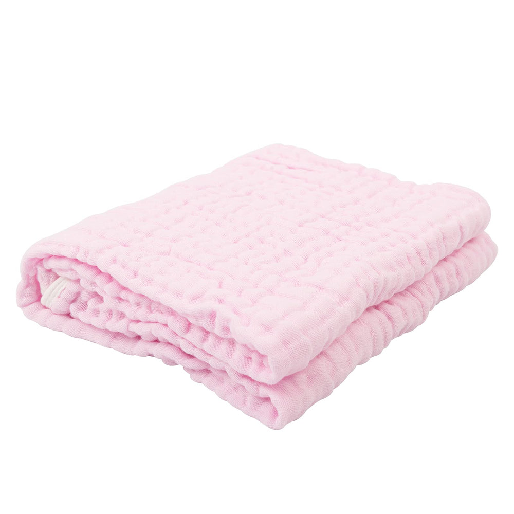 Babygoal 6-layer muslin towel absorbs moisture quickly after bath time.