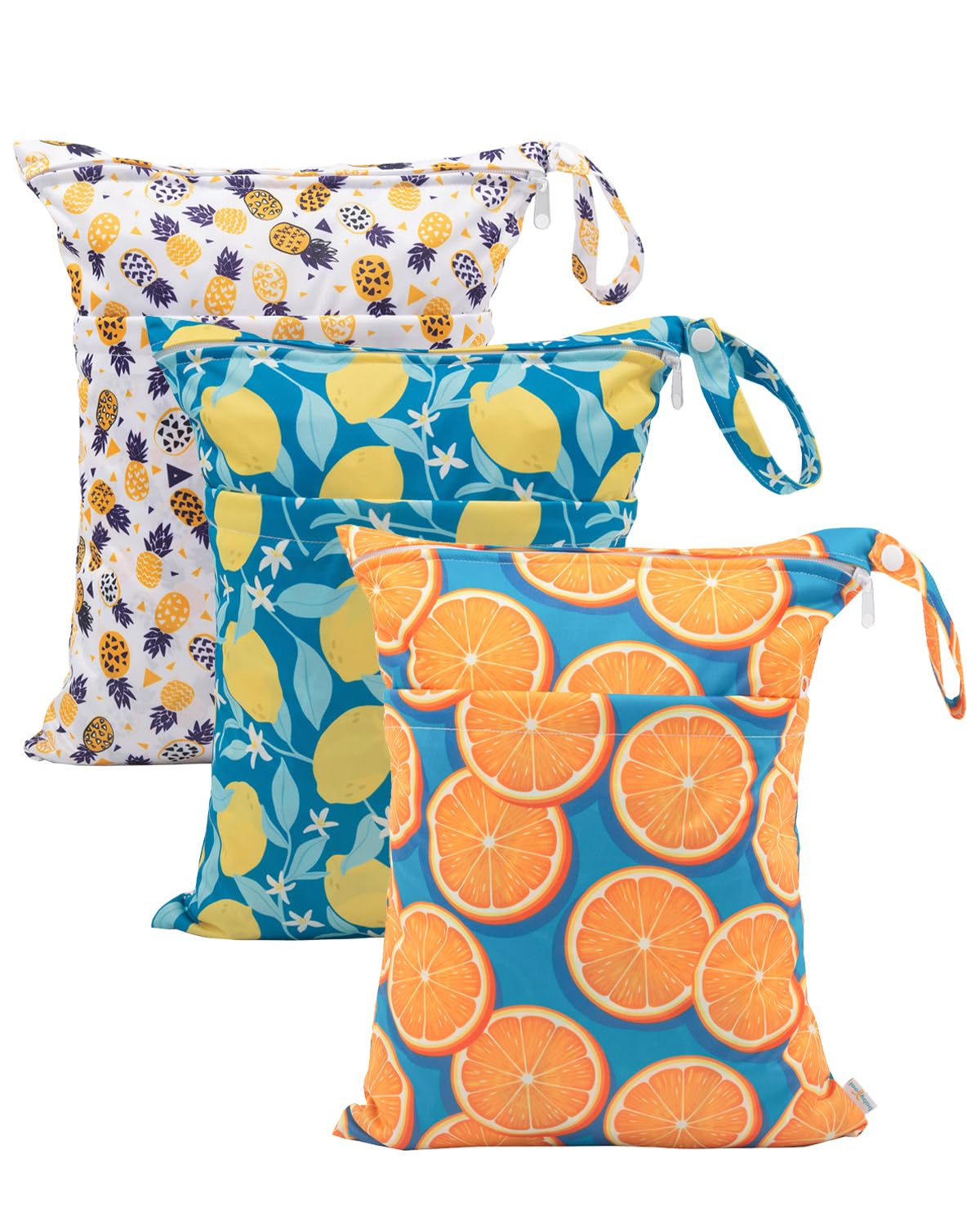 Babygoal wet bag with double-pocket design keeps wet and dry items separated.