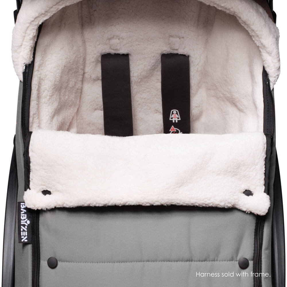 Babyzen YOYO footmuff grey featuring detachable upper part for versatile seasons