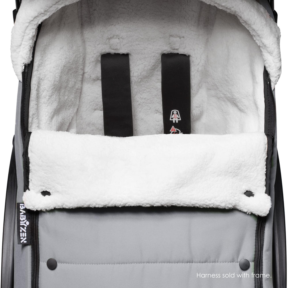 Babyzen YOYO footmuff stone upper detachable offers easy seasonal adjustment.