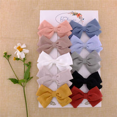 Bailey linen bow clip in black, versatile for daily wear