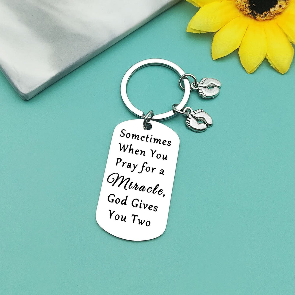 Baipilu Twin Mom Keychain for mom and dad, ideal twin milestone gift.