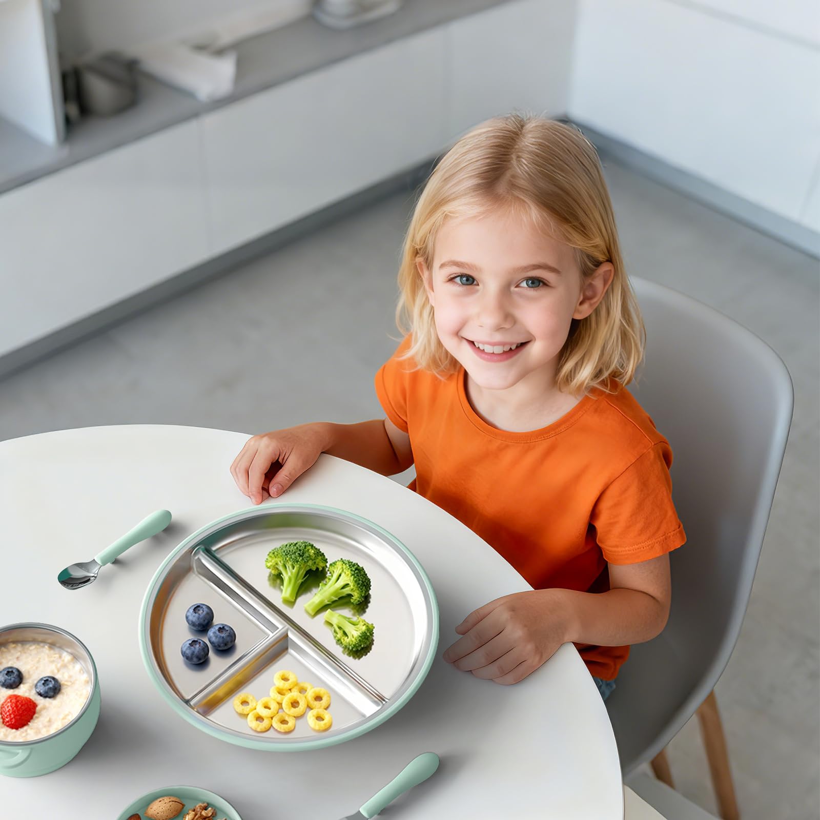 Bakpoco BPA-free stainless steel plate resists oils and odors for fresh meals
