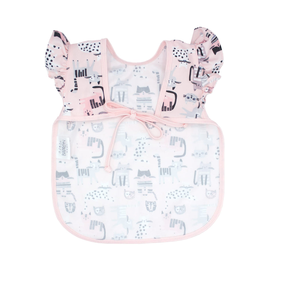 Pocket-less Kitty Bapron reduces neck irritation during meals.