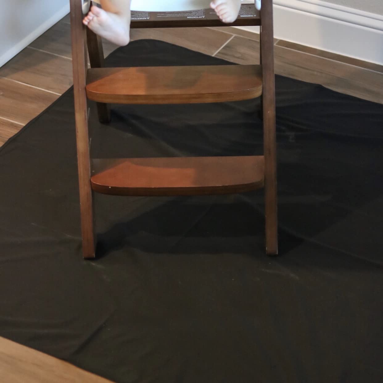 BapronBaby Machine Washable mat cleans up after messes.