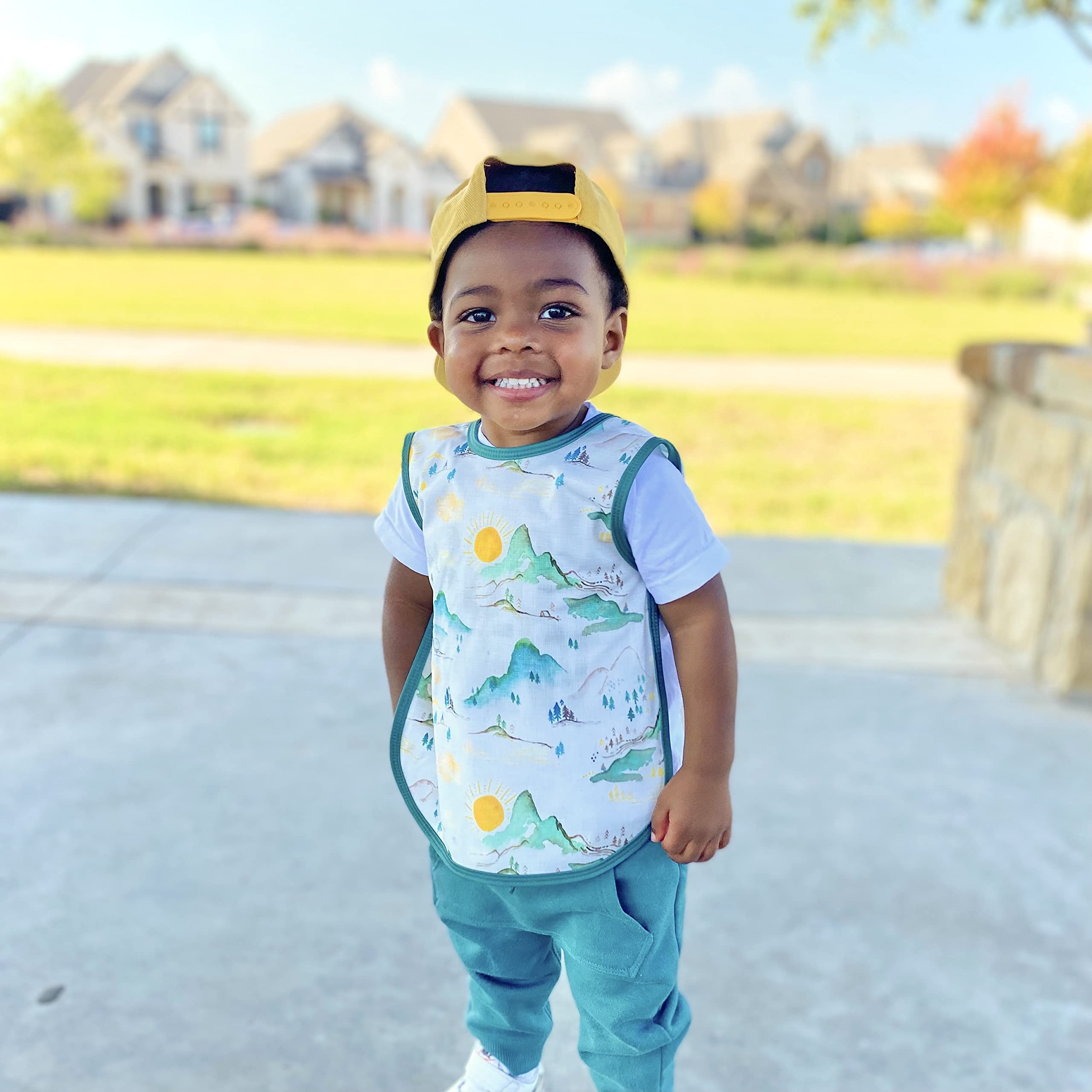 BapronBaby Mountain Mist Bapron features soft waterproof fabric for everyday use.