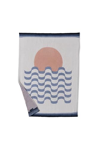 Care-ready Barefoot Dreams CozyChic blanket highlighting machine washability and easy care.