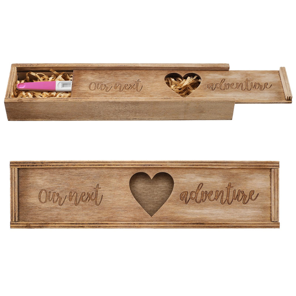 Barydat pregnancy box close-up in natural wood for keepsake announcements