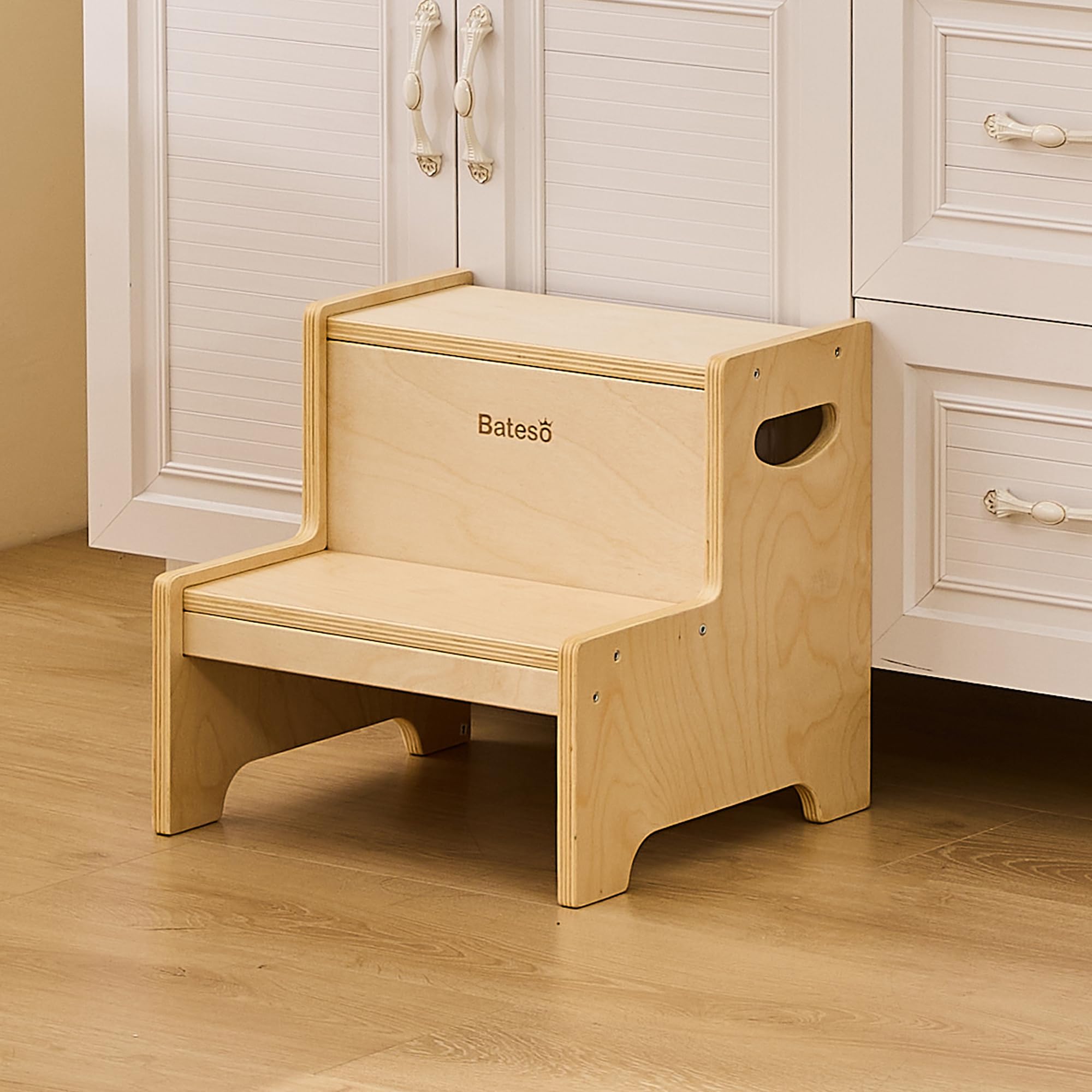 Bateso wooden step stool front view, sturdy design for potty training and hand washing.