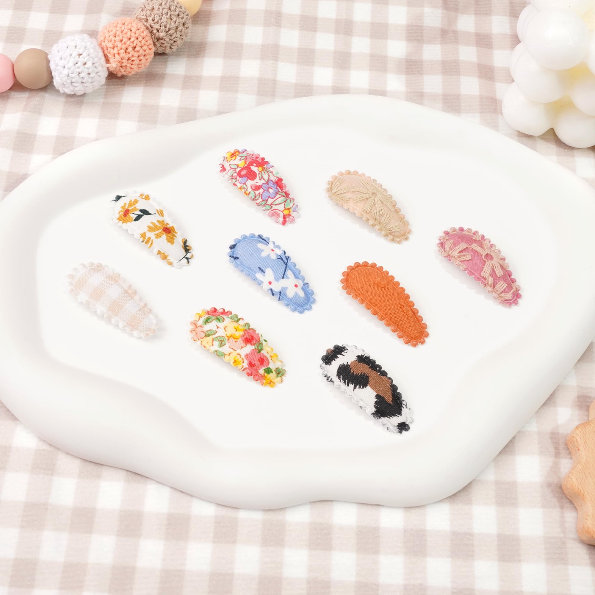 BBGifts versatile clips for parties, photos, and everyday styling.
