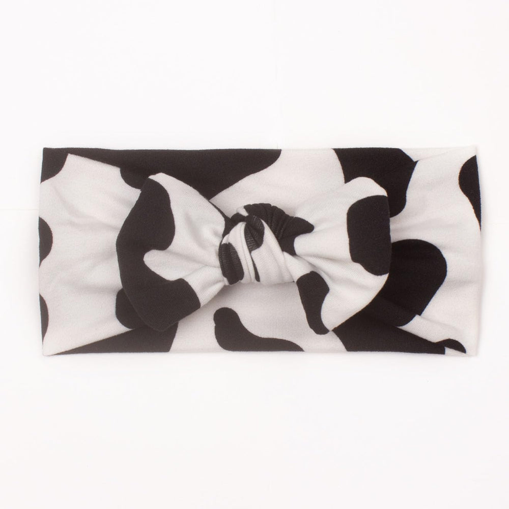 BBTDIN Cow Stria hair clip close-up showing secure, gentle grip.