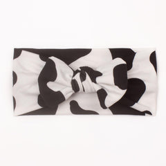 BBTDIN Cow Stria hair clip close-up showing secure, gentle grip.