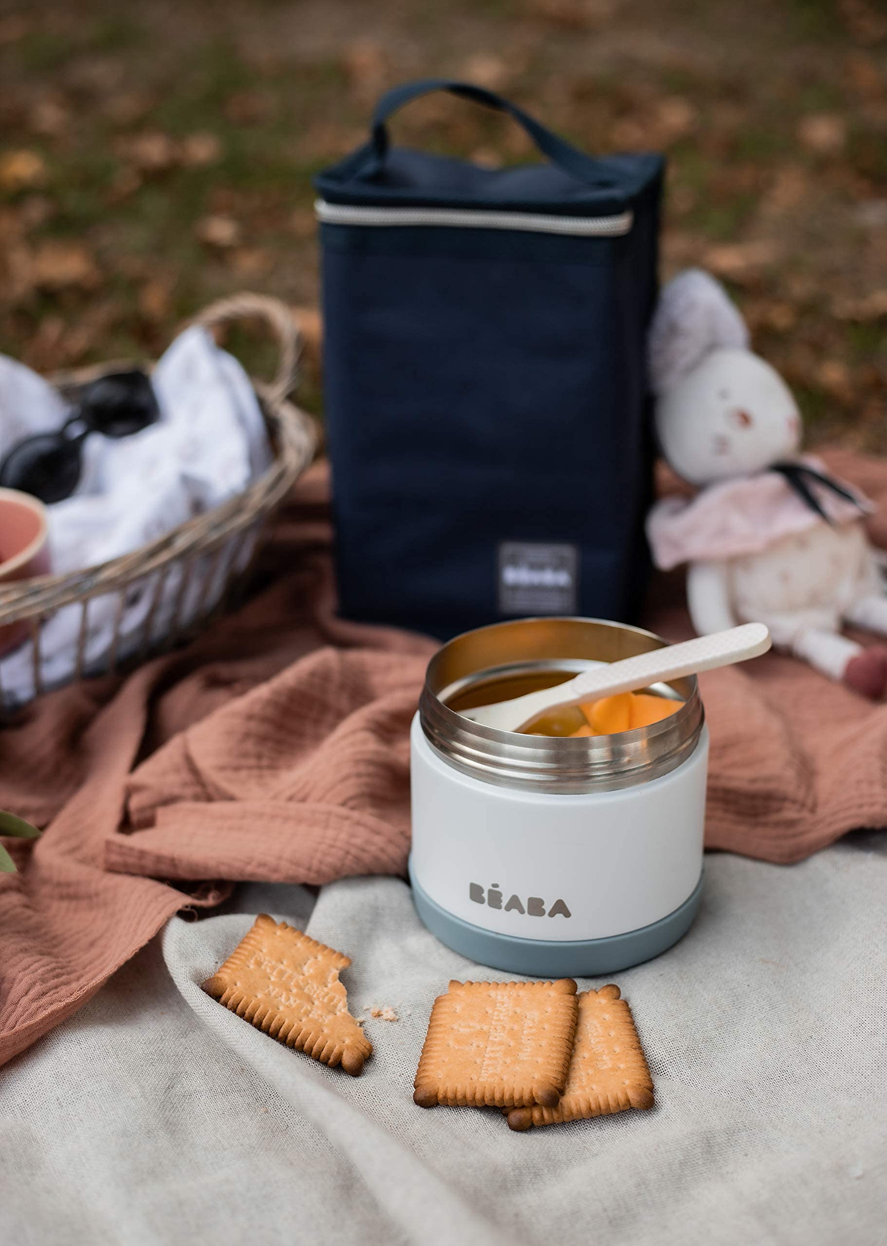 Beaba compact lunch companion ideal for kids' meals and school days.