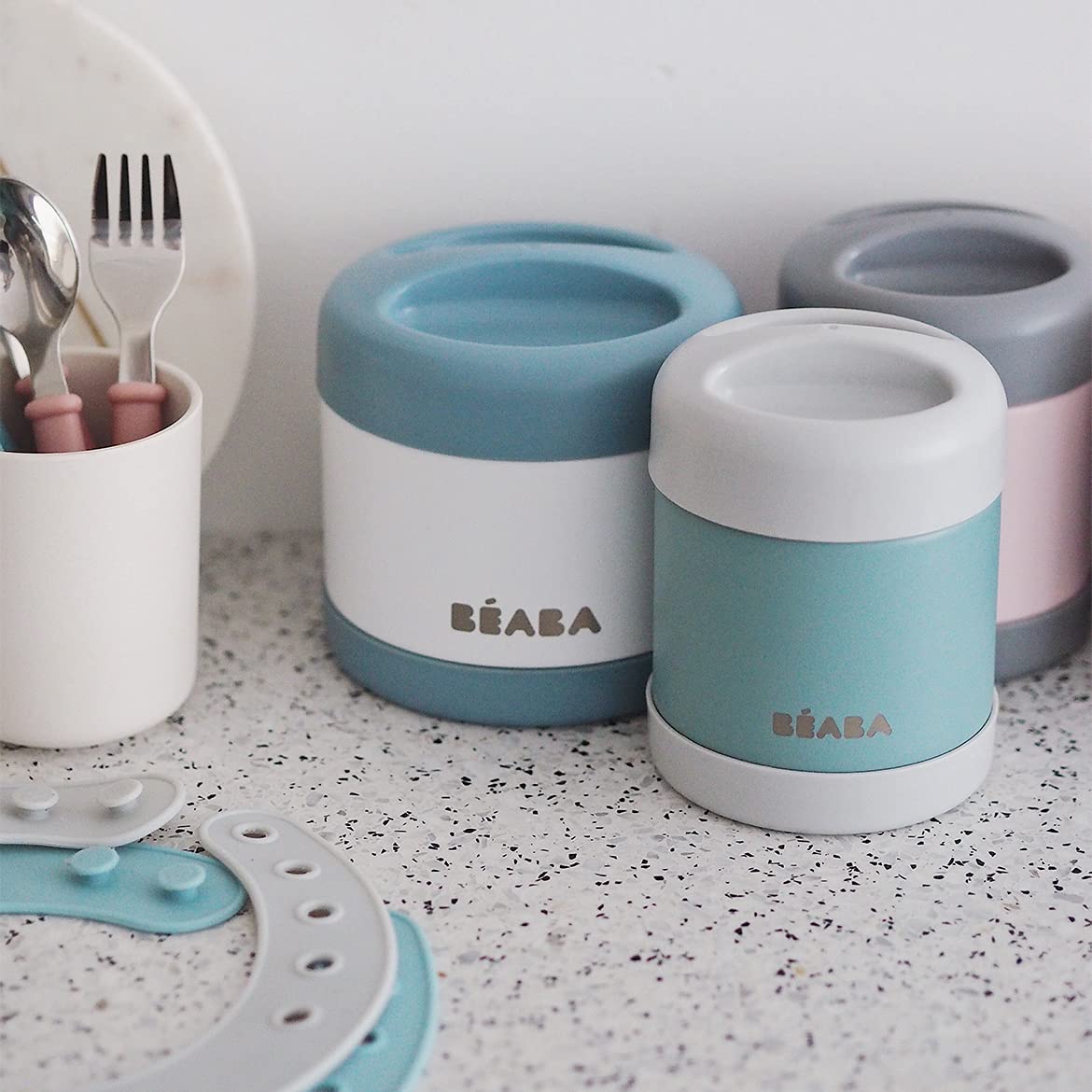 Beaba keeps contents cold up to 7 hours with double-wall insulation.