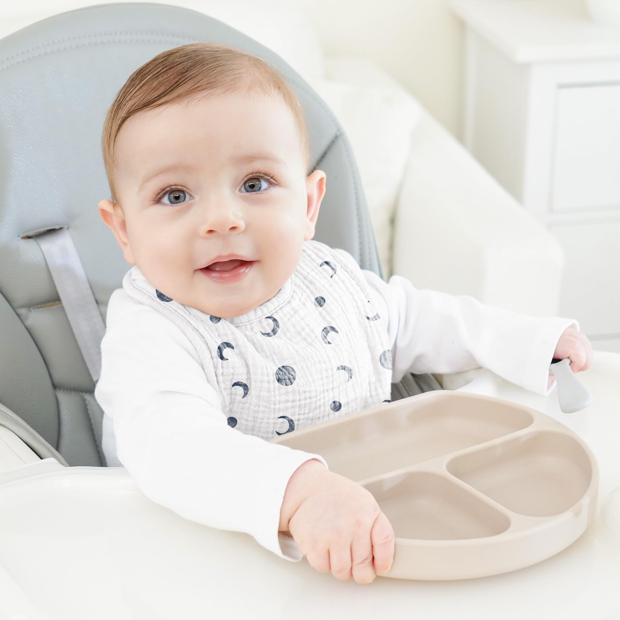 Bearmoss colorful bib pack adds variety to outfits and days.