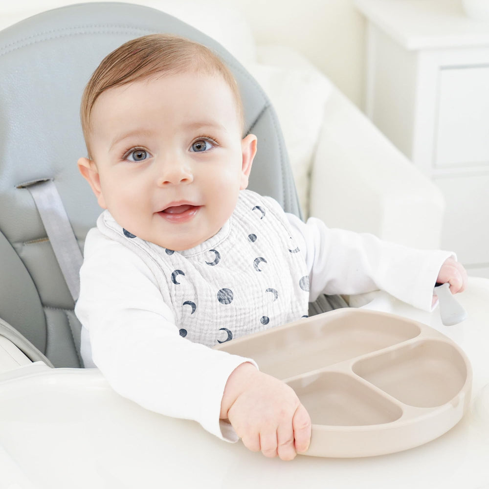 Bearmoss colorful bib pack adds variety to outfits and days.