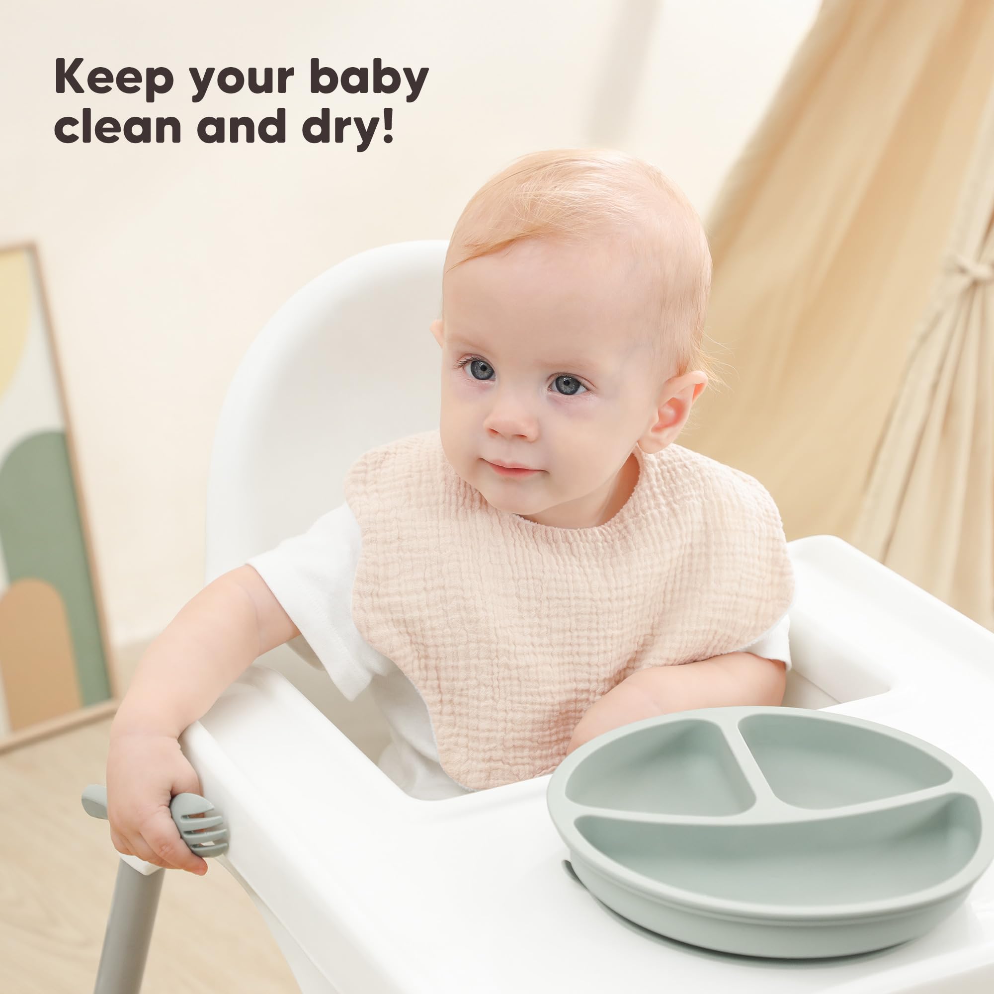 Bearmoss bibs show adjustable snaps for growing with your baby.