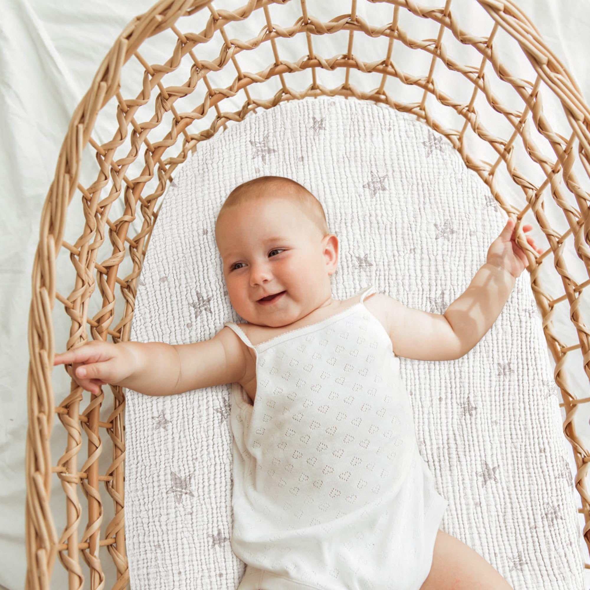 Bearmoss sheets feature a fully encased elastic band for a snug fit.