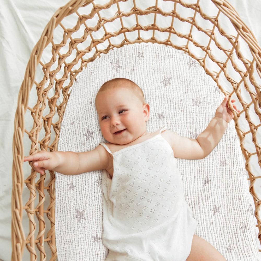 Bearmoss sheets feature a fully encased elastic band for a snug fit.