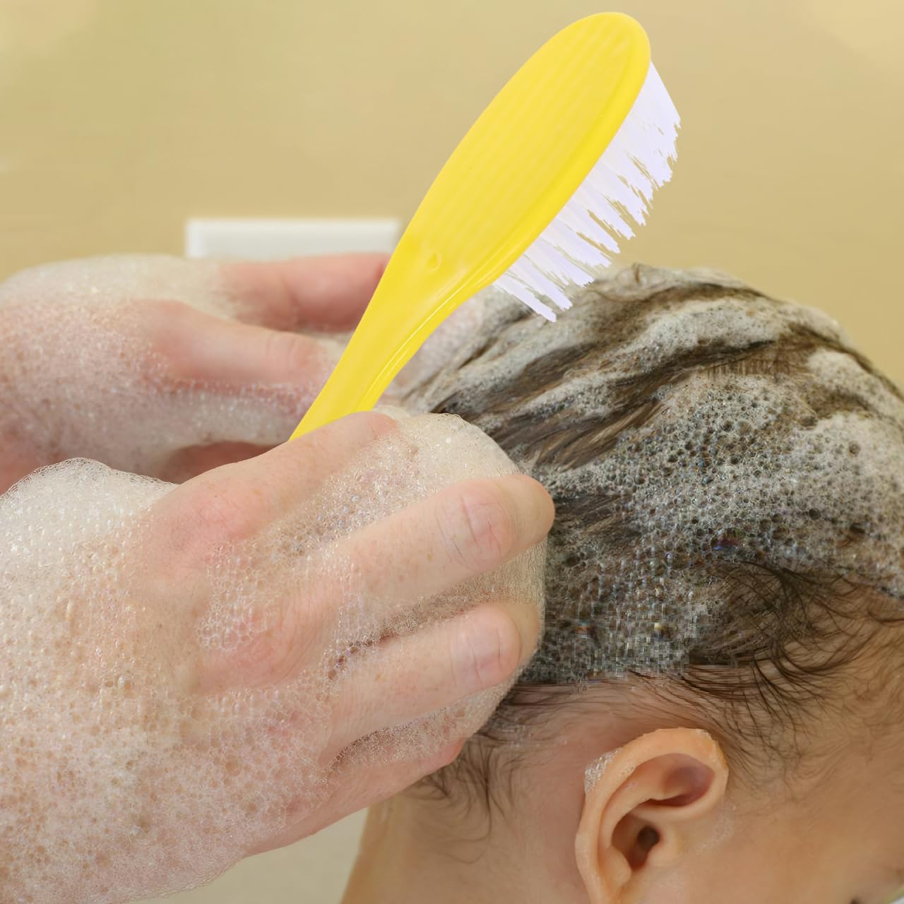 Beatifufu bath-time tool cleanses scalp while comforting infant.