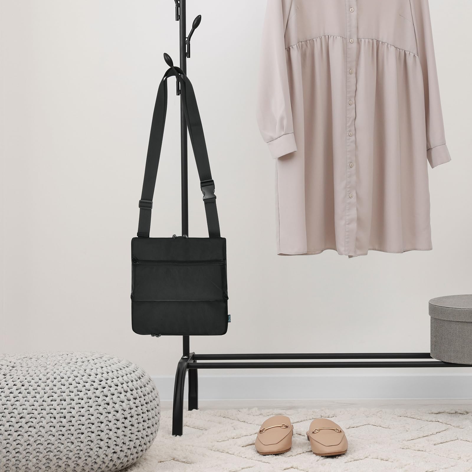 Beautyflier easy-care nylon fabric is durable and simple to clean.