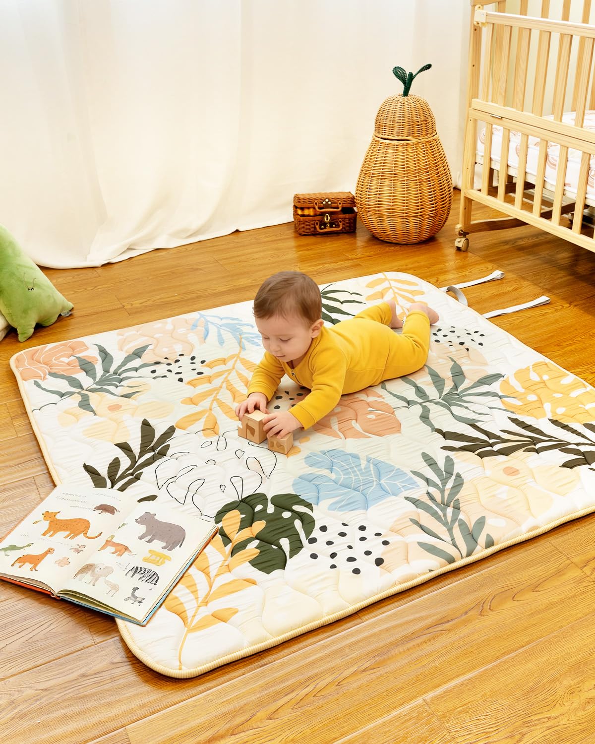 Beavtaens Leaf play mat fits living rooms and tents for cozy play